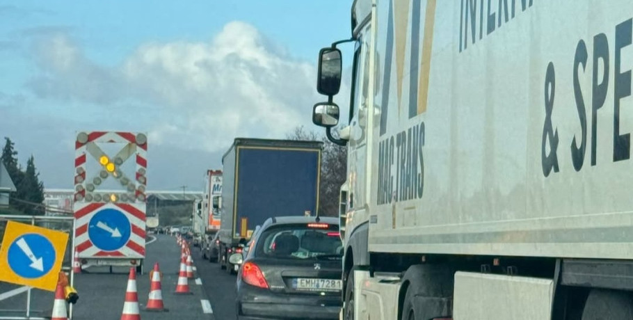 Αγροτικές κινητοποιήσεις – Χριστούγεννα στην Εθνική: Ταλαιπωρία, μποτιλιάρισμα και χωματόδρομοι