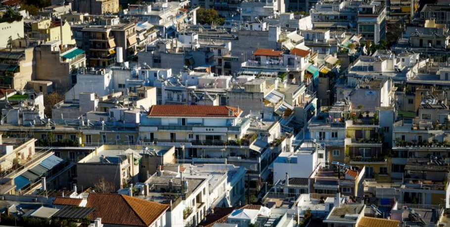 Ακίνητα: Μεγαλώνει το χάσμα τιμών σε αγγελίες και συμβόλαια