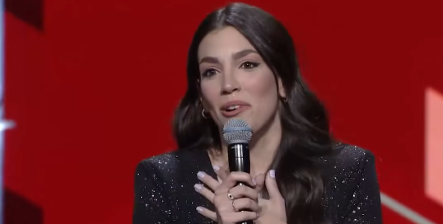 Γιαννιτσά/Λίνα Αλατζίδου: "Κέντησε" με τη φωνή της, τους παρουσιαστές του "The X-Factor Greece"!