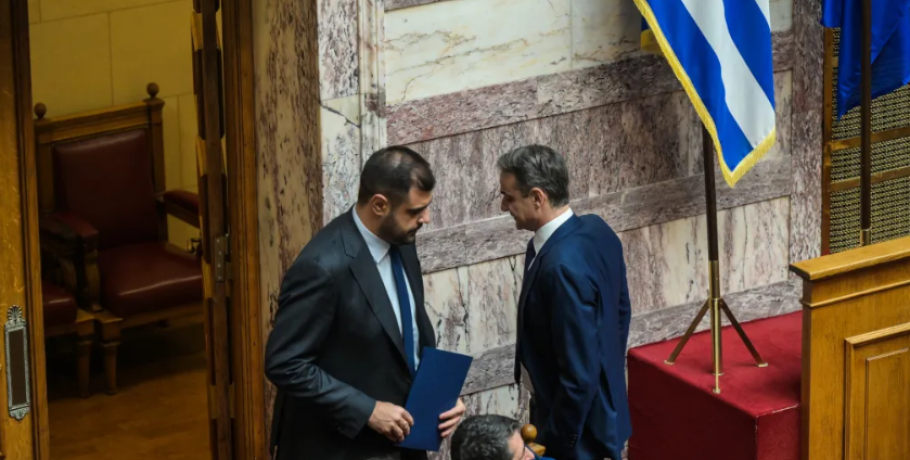 Εκκλήσεις για διάλογο από Μαξίμου μετά το βροντερό «όχι» των αγροτών