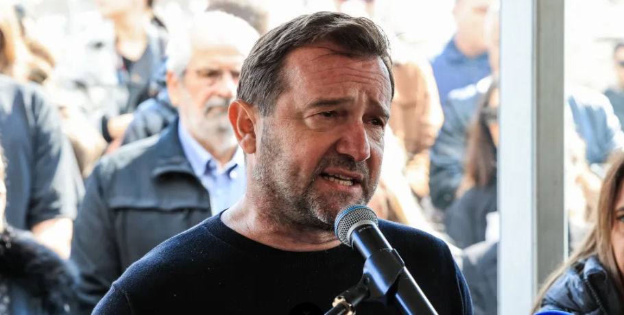 Οργή Πλακιά για την ευχετήρια κάρτα της Hellenic Train