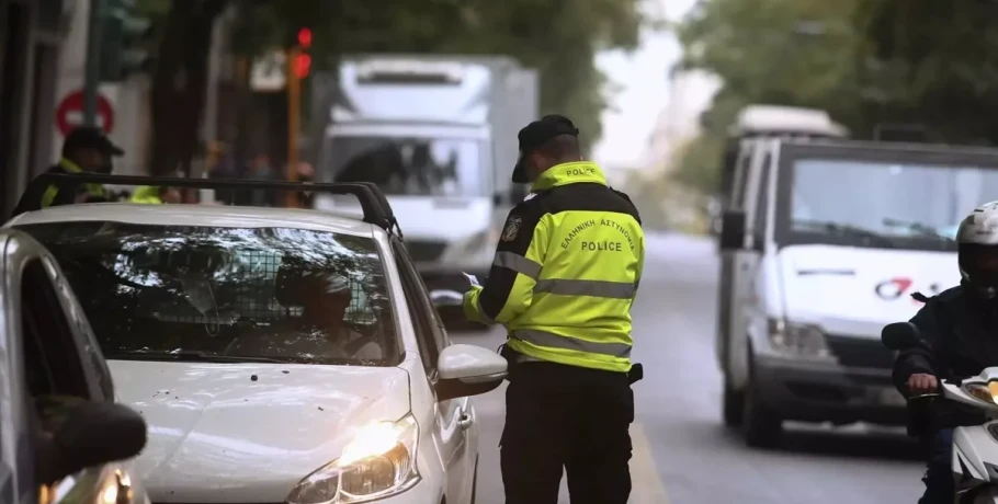 Χαλκιδική: Συνελήφθη διοικητής τμήματος και αστυνομικοί της Τροχαίας για “φακελάκι”