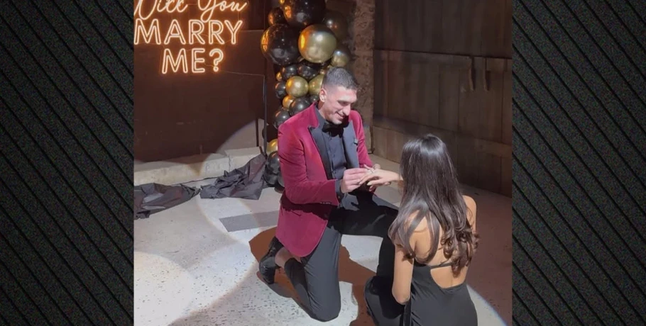 Ετοιμάζεται να ντυθεί γαμπρός ο Λαρεντζάκης: Έκανε πρόταση γάμου στην αγαπημένη του, βίντεο και φωτογραφίες