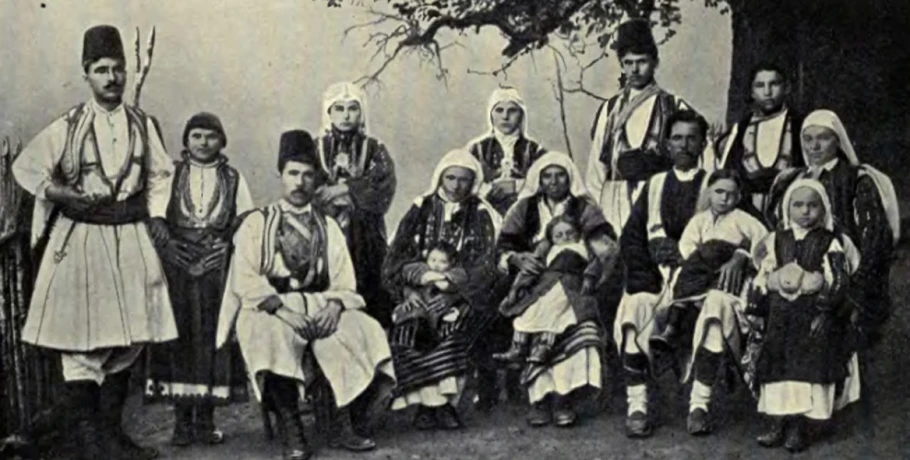 Οι Σλαβομακεδόνες, η τεχνητή γλώσσα των Σκοπίων και… τα «εντόπικα»