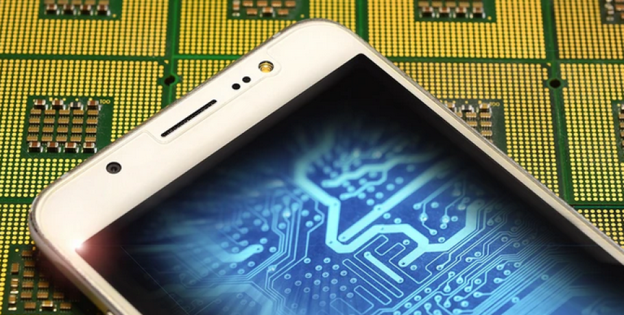 Ψηφιακή καταιγίδα το 2026 : Η έλλειψη τσιπ εκτοξεύει τις τιμές των smartphones και συρρικνώνει την αγορά