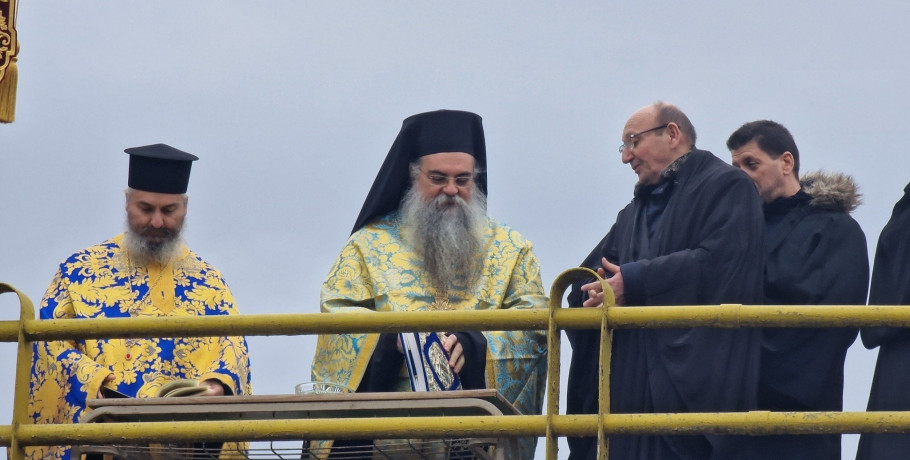 Αρχιερατική Θεία Λειτουργία και Αγιασμός των Υδάτων στην Αριδαία με τον Επίσκοπο Αλμωπίας Στέφανο