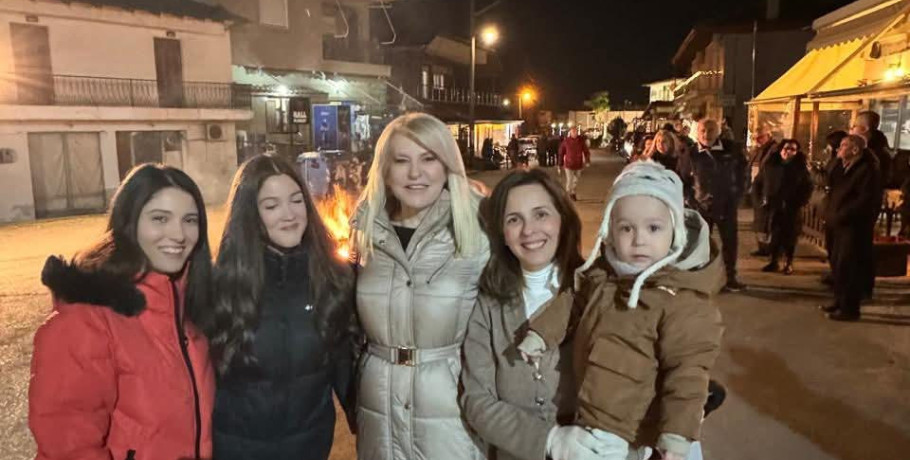 Θεοδώρα Τζάκρη: Παρούσα στα πρωτοχρονιάτικα έθιμα της Πέλλας, δίπλα στην κοινωνία και την παράδοση