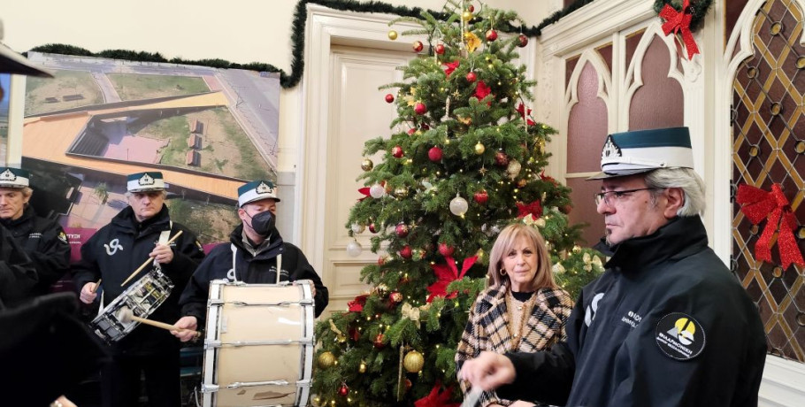 Κάλαντα της Πρωτοχρονιάς στην Περιφερειάρχη Κεντρικής Μακεδονίας Αθηνά Αηδονά