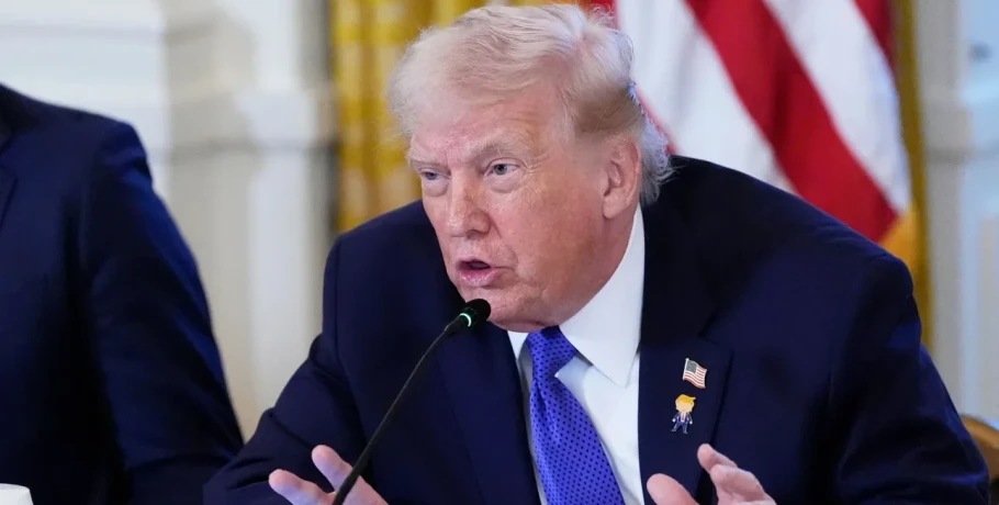 Τραμπ: «Θα λύσουμε το θέμα με τη Γροιλανδία με τον εύκολο ή τον δύσκολο τρόπο»