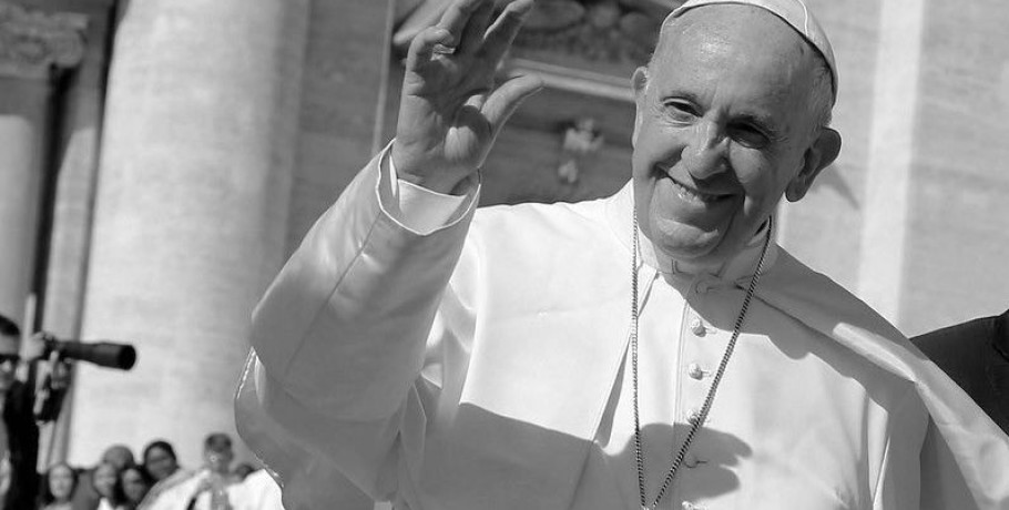 Ανασκόπηση 2025: Τα διάσημα πρόσωπα που έφυγαν από τη ζωή