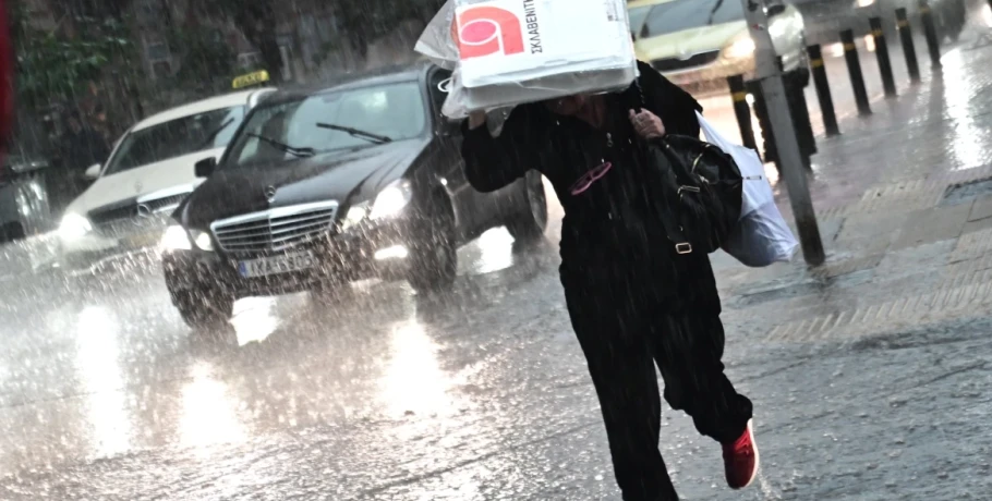 Καιρός: Καταιγίδες και θυελλώδεις άνεμοι σήμερα στα δυτικά, βροχερά τα Θεοφάνια σε αρκετές περιοχές