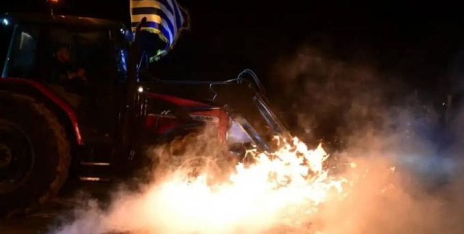 Άνοιξε η παλιά εθνική οδός Θήβας – Λιβαδειάς: Αποχωρούν τα τρακτέρ