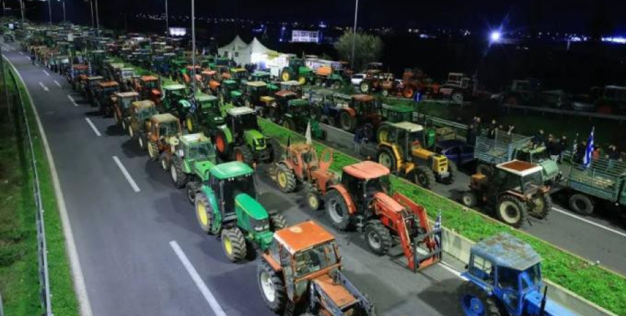 Αγρότες: «Δεν ικανοποιούν τα μέτρα της κυβέρνησης - Προχωράμε σε κλιμάκωση» λέει το μπλόκο Νίκαιας