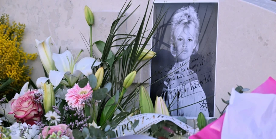 Ο γιος της Μπριζίτ Μπαρντό εμφανίστηκε στην κηδεία της στο Σεν Τροπέ