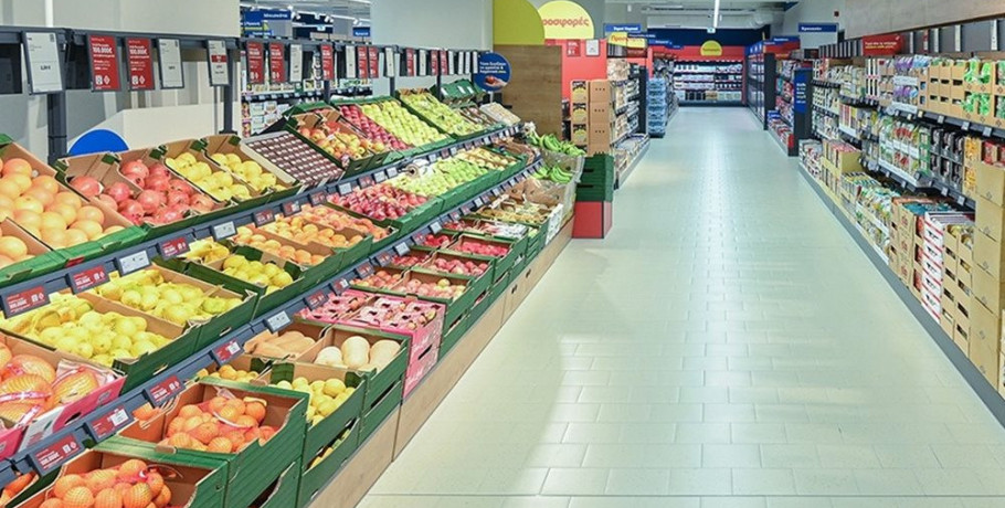 Με ανατιμήσεις σε τρόφιμα και υπηρεσίες κάνει "ποδαρικό" η ακρίβεια και το 2026