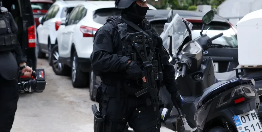 Θεσσαλονίκη: Κρατούσαν ομήρους σε διαμέρισμα έναν Γάλλο και έναν Τυνήσιο για λύτρα – Τρεις συλλήψεις από την ΕΛ.ΑΣ.