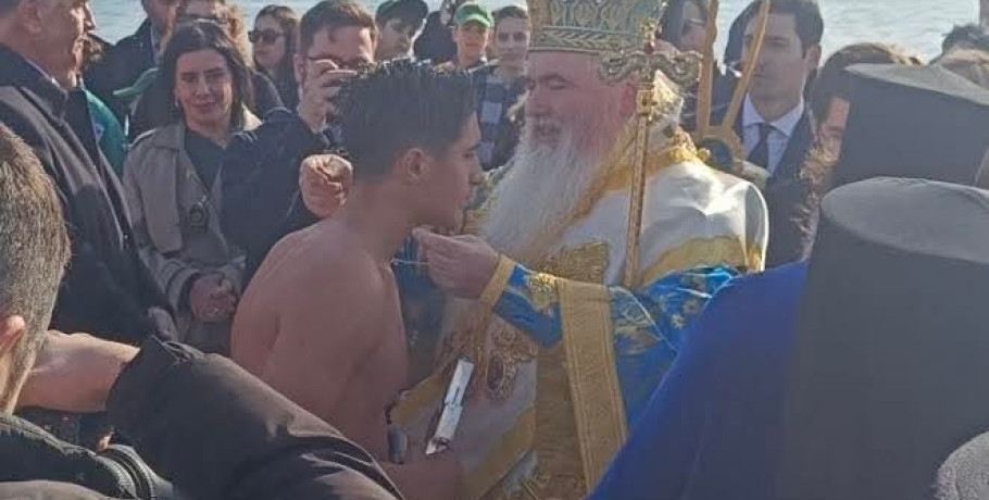 Αγιασμός των υδάτων στη Νέα Μηχανιώνα με προεξάρχοντα τον Μητροπολίτη Ιουστίνο