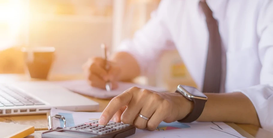 Τι αλλάζει σε φόρους και μισθούς το 2026, ποιοι κερδίζουν και ποιοι χάνουν