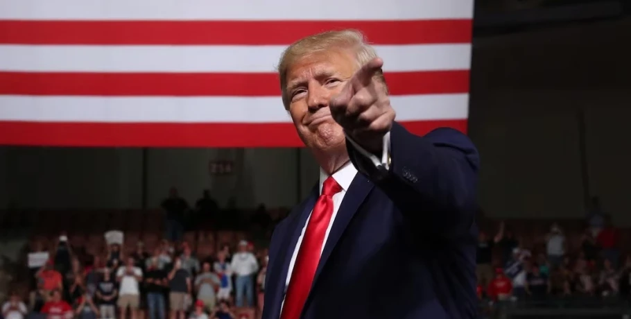 Politico: Πώς ο Τραμπ μπορεί να πάρει τη Γροιλανδία με 4 κινήσεις