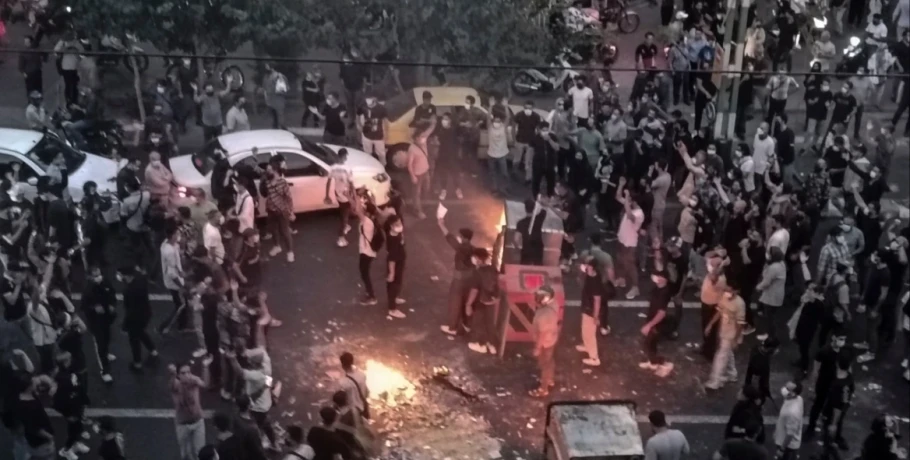 Πλήρη ψηφιακό αποκλεισμό του Ιράν επιβάλει το καθεστώς: Μπλόκαρε και το Starlink με παρεμβολές