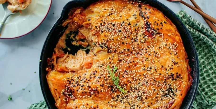 Κοτόπιτα κατσαρόλας με φύλλο σφολιάτας