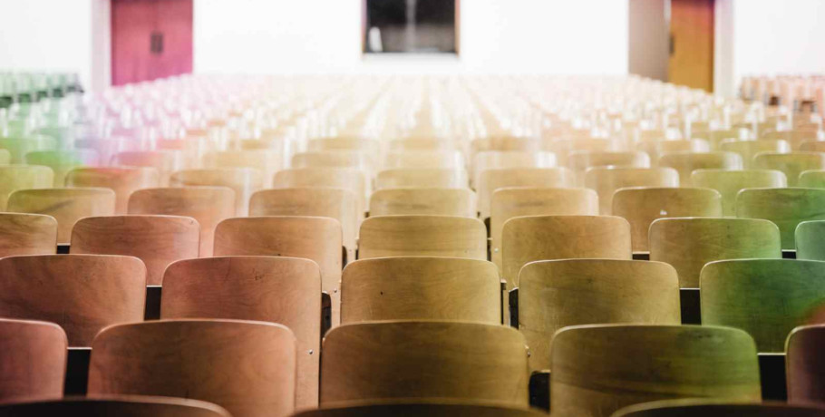 ΝΙΚΗ/Ιδιωτικά «πανεπιστήμια»: Η κυβέρνηση ζητά εμπιστοσύνη, αλλά το σύστημα μπάζει από παντού