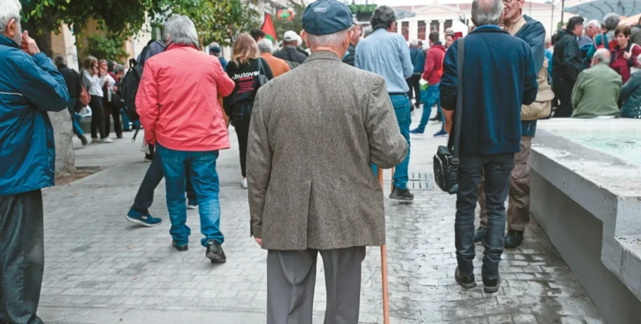 Όλα όσα αλλάζουν στο Ασφαλιστικό: Αυξήσεις στις συντάξεις, τέλος στην προσωπική διαφορά