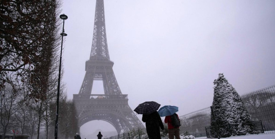 Χιονιάς-μαμούθ παραλύει την Ευρώπη: Ακυρώσεις πτήσεων, κλειστά σχολεία και θερμοκρασίες έως -24°C