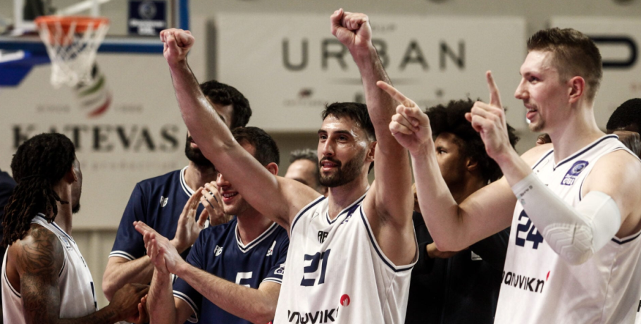 Τα δίνει όλα για την πρόκριση η Καρδίτσα