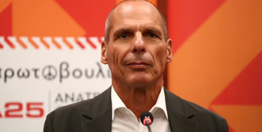 ΜέΡΑ25: Αστυνομία στο σπίτι Βαρουφάκη - Κλήθηκε σε προκαταρκτική εξέταση