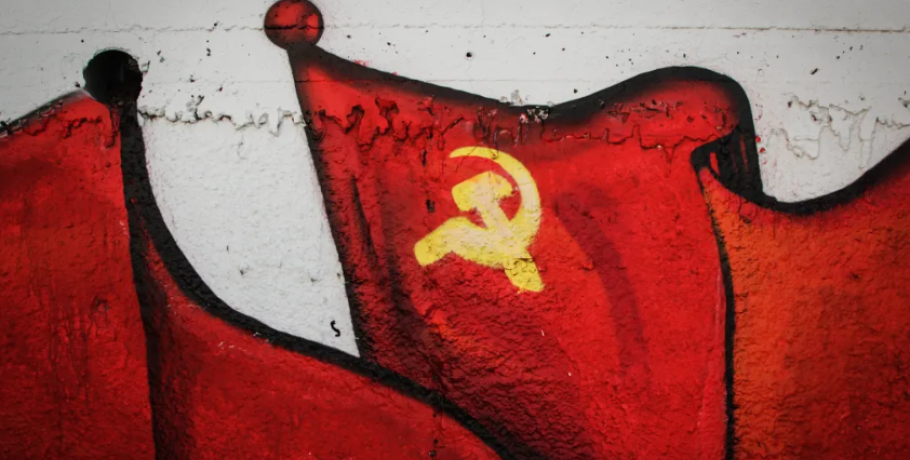 Το ΚΚΕ «αδειάζει» Ε.Ε. και Μητσοτάκη