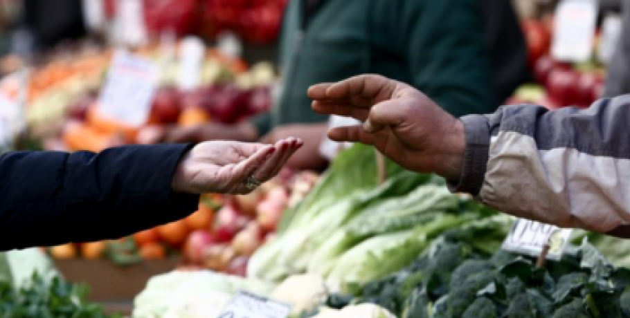Πανελλαδική απεργία Λαϊκών Αγορών για πλήρη διαχωρισμό στεγασμένου και υπαίθριου εμπορίου