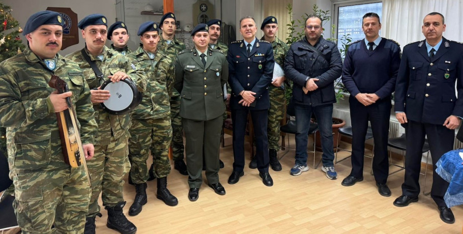 Η χορωδία της 2ας Μηχανοκίνητης Μεραρχίας Πεζικού έψαλε τα κάλαντα στη Λέσχη της Διεύθυνσης Αστυνομίας Πέλλας