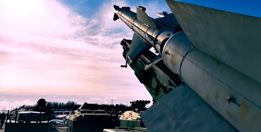 Τι θα περιλάμβανε μια νέα επιχείρηση των ΗΠΑ εναντίον του Ιράν: Τα όπλα και οι πιθανοί στόχοι