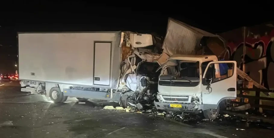 Νεκρός ο ένας οδηγός στο τροχαίο τα ξημερώματα στον Κηφισό: Στο όχημά του έπεσε φορτηγό από το αντίθετο ρεύμα