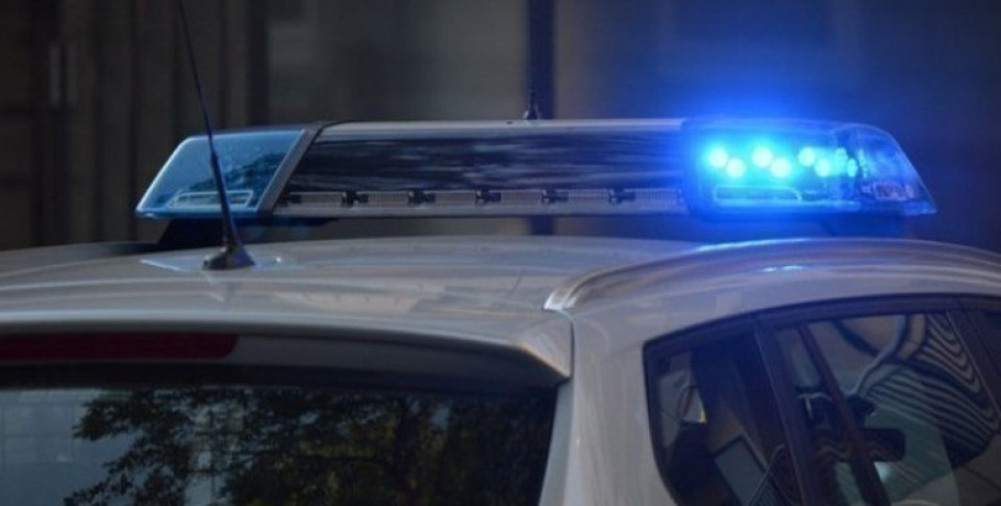 Μεθυσμένη 24χρονη οδηγός έπεσε πάνω σε 15 σταθμευμένα αυτοκίνητα, κατάστημα και περίπτερο στη Θεσσαλονίκη