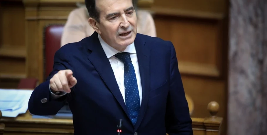 Χρυσοχοΐδης για μπλόκα: Αντικοινωνική συμπεριφορά η ταλαιπωρία χιλιάδων πολιτών