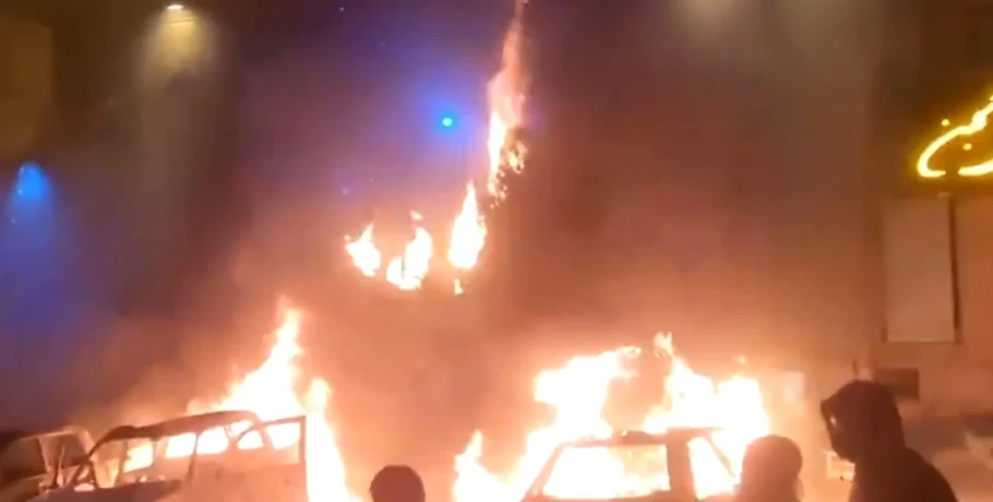 Νύχτα μεγάλης εξέγερσης στο Ιράν, σενάρια για επέμβαση των ΗΠΑ καθώς σκληραίνει η καταστολή