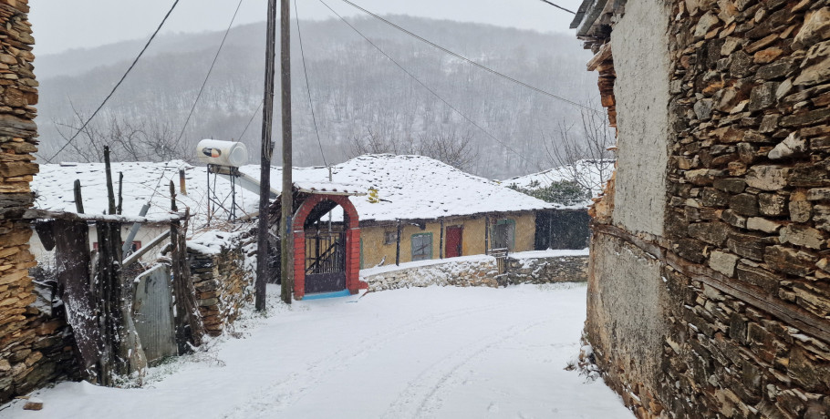 Χιονισμένος Αρχάγγελος Αλμωπίας: Ένα παραμυθένιο ορεινό τοπίο