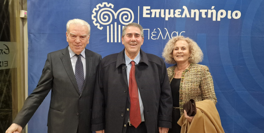 Ιορδάνης Τζαμτζής με τη σύζυγό του Σοφία στον ετήσιο χορό του Επιμελητηρίου Πέλλας – Θερμή υποδοχή και συνάντηση με Τζιτζικώστα