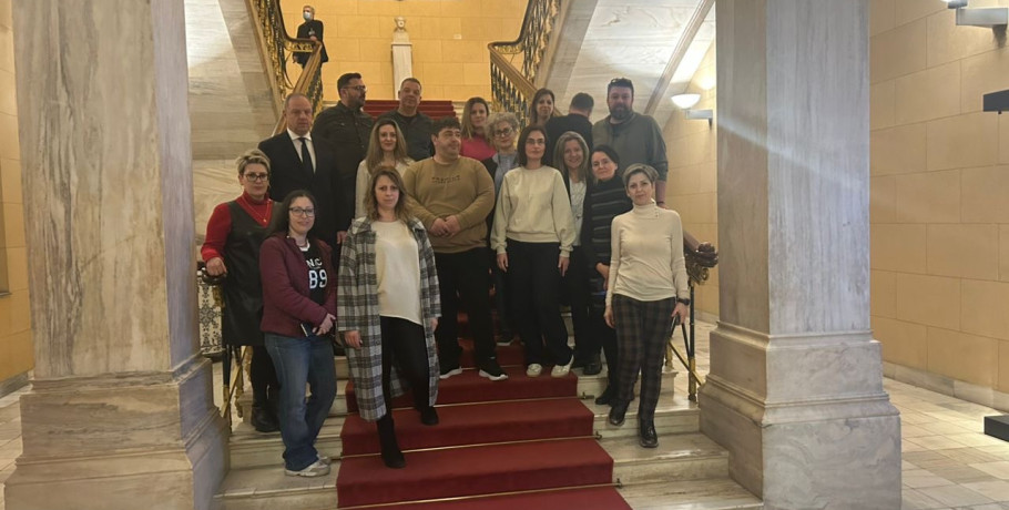 Συνάντηση του Διονύση Σταμενίτη με μαθητές στη Βουλή