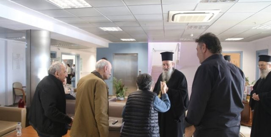 Ο Μητροπολίτης Ναυπάκτου στο «Ενήλιον» Γηροκομείο