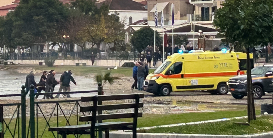 Τραγωδία στο Παράλιο Άστρος: Πατέρας ενός παιδιού ο λιμενικός που παρασύρθηκε από κύματα