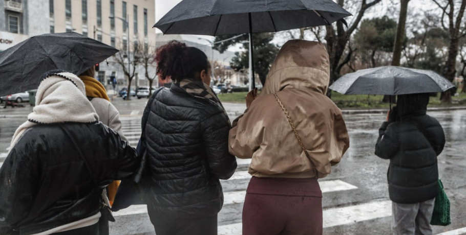 Τοπικές βροχές στα ηπειρωτικά και άνοδος της θερμοκρασίας – Καταιγίδες στο Ιόνιο και χιόνια στα ορεινά