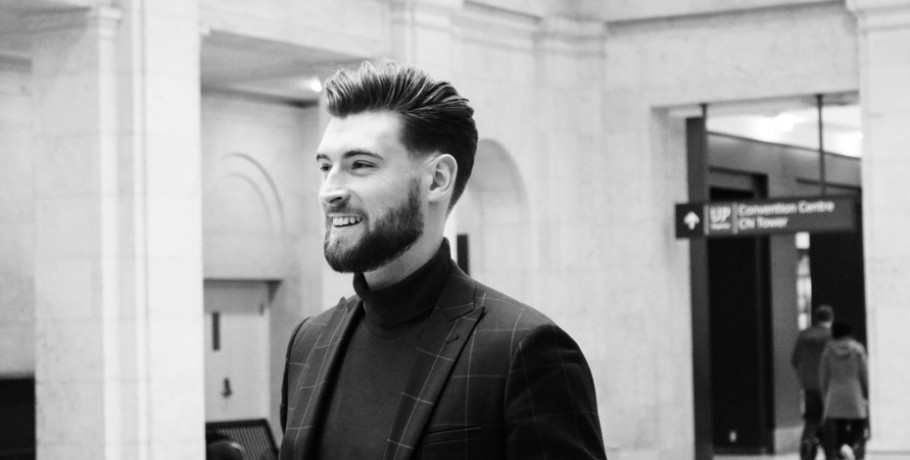 FUE μεταμόσχευση μαλλιών: Ποιοι παράγοντες καθορίζουν τη φυσικότητα - Το στοιχείο που κάνει τη διαφορά στη μεταμόσχευση μαλλιών FUE