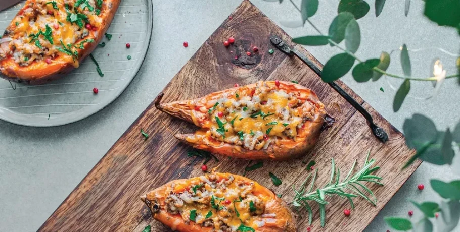 Η συνταγή της ημέρας: Ψητές γλυκοπατάτες γεμιστές με κιμά και μπαχαρικά