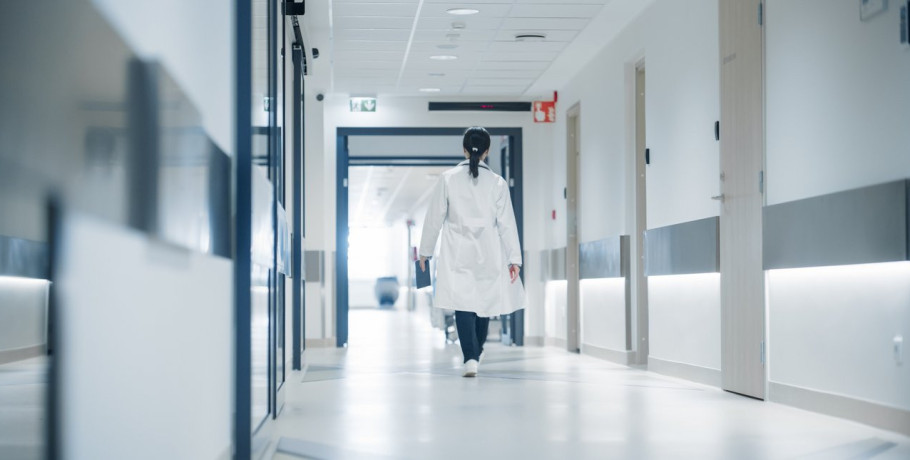 «Καμπανάκι» ειδικών για τη γρίπη: Αύξηση 30% στις νοσηλείες παιδιών, γεμίζουν οι εφημερίες -Διασωληνωμένο 3χρονο αγόρι