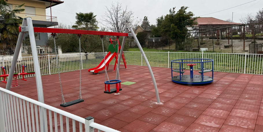 Νέα παιδική χαρά στη Λεπτοκαρυά από τον Δήμο Πέλλας