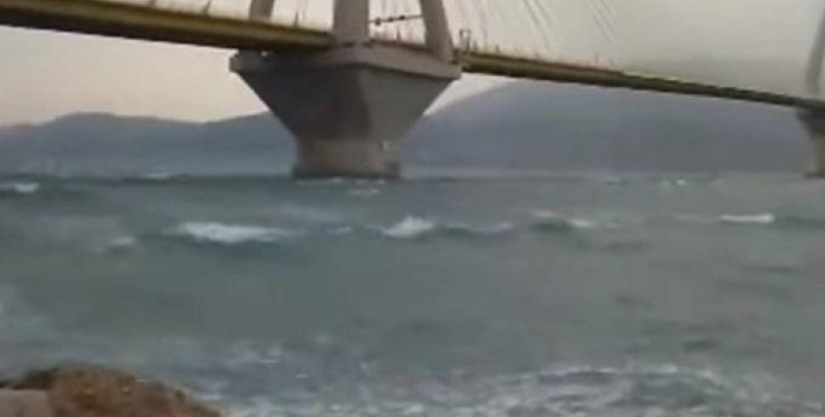 Θυελλώδεις άνεμοι «σφυροκοπούν» τη Δυτική Ελλάδα - Στα 130 χλμ/ώρα οι άνεμοι