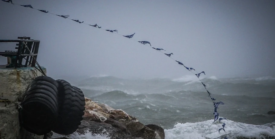 Ξεκίνησε η επέλαση της κακοκαιρίας Kristin: πορτοκαλί προειδοποίηση από την ΕΜΥ
